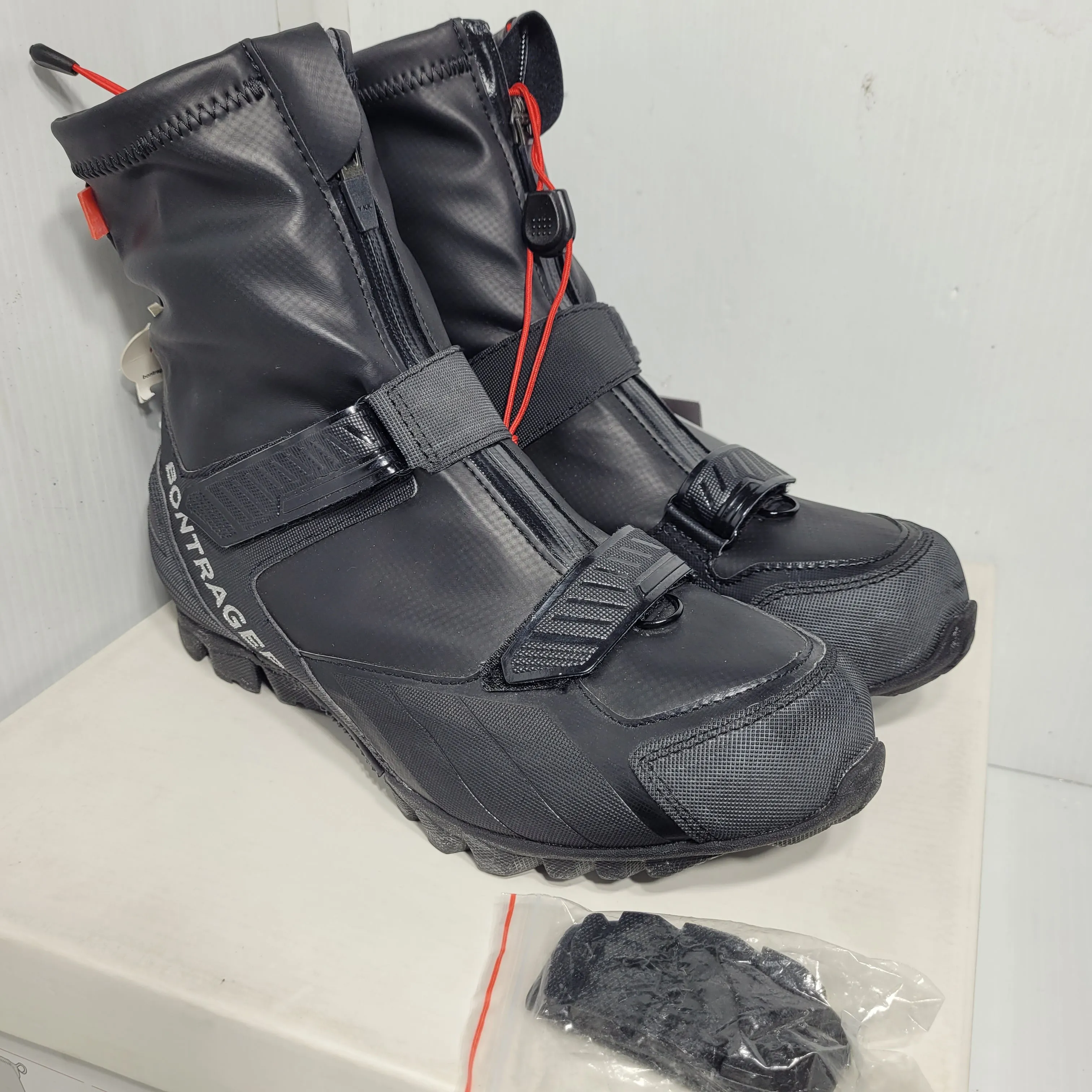 Bontrager Unisex Bicycle Winter Shoes - Size 10 - Pre-owned - H674AW