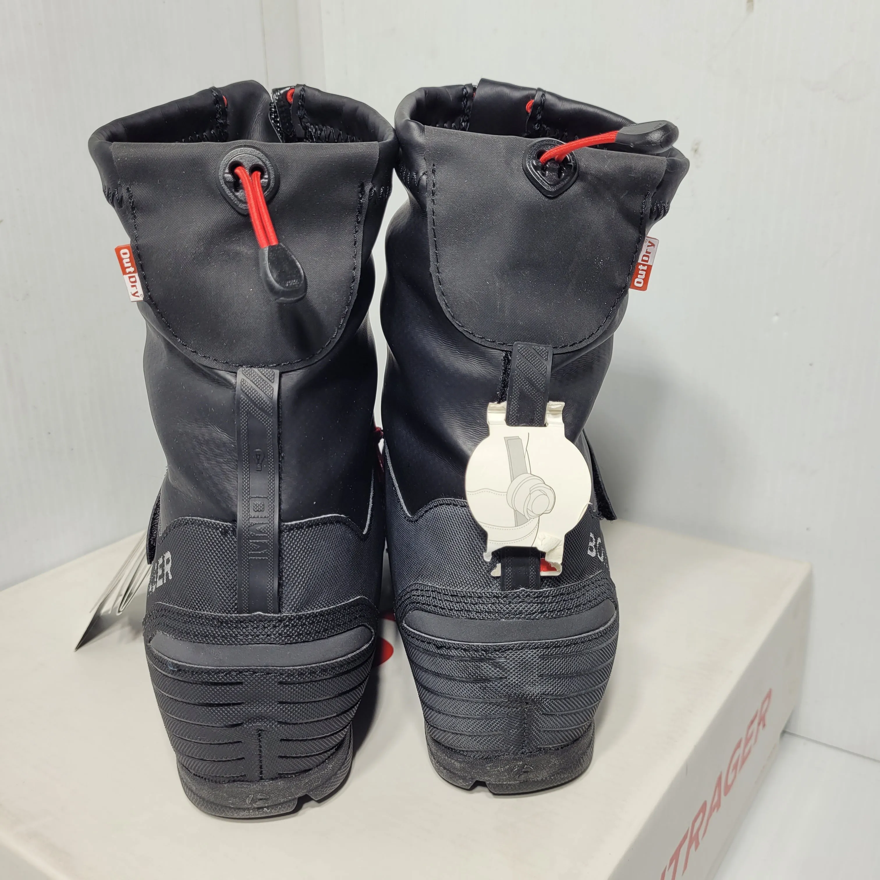 Bontrager Unisex Bicycle Winter Shoes - Size 10 - Pre-owned - H674AW