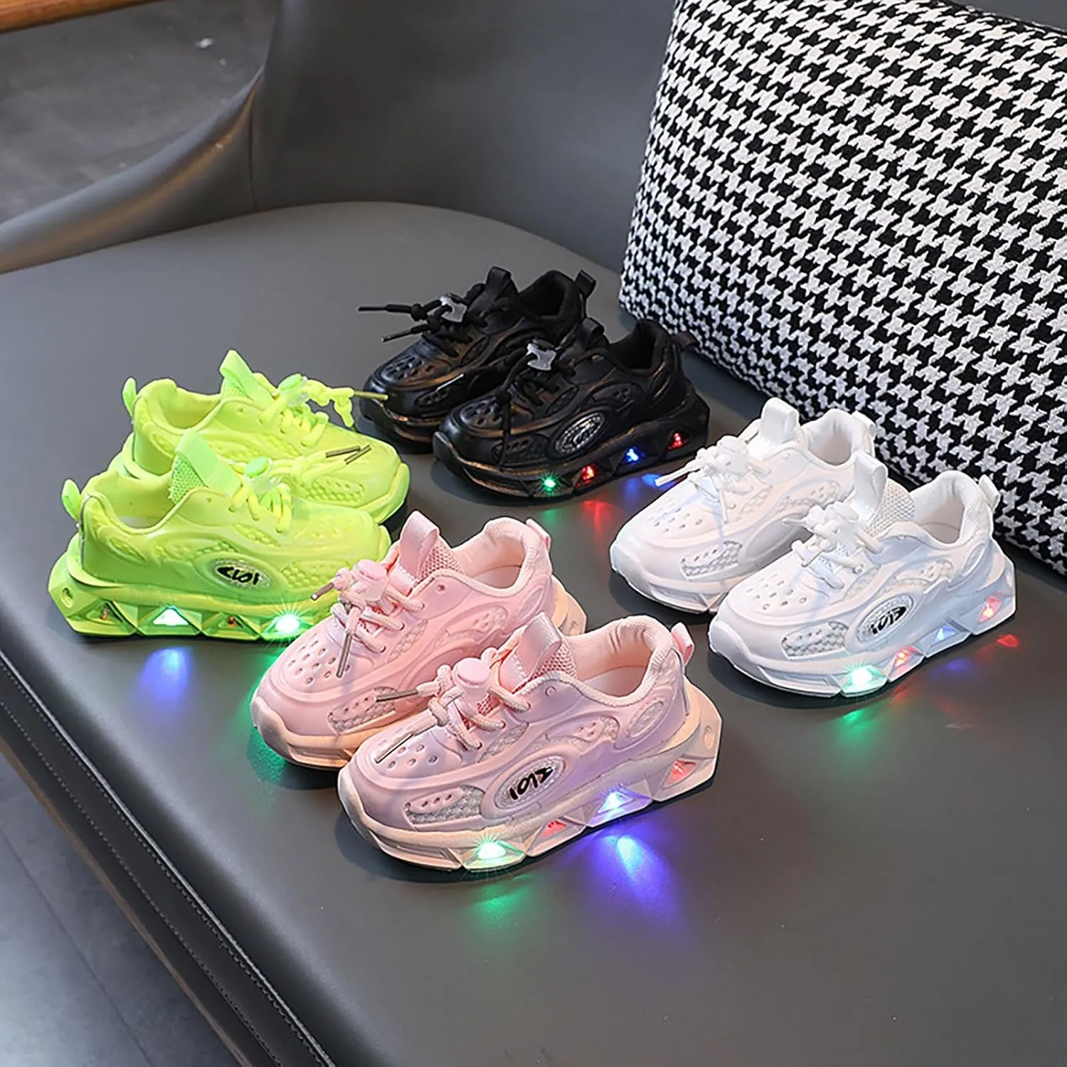 Cartoo Illuminated Sneakers for Outdoor Sports and Running with Breathable Design Light Up Shoes for Toddler Girls