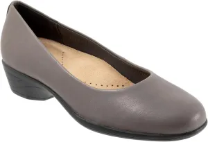 Trotters Women's Rozalin Loafer Flat