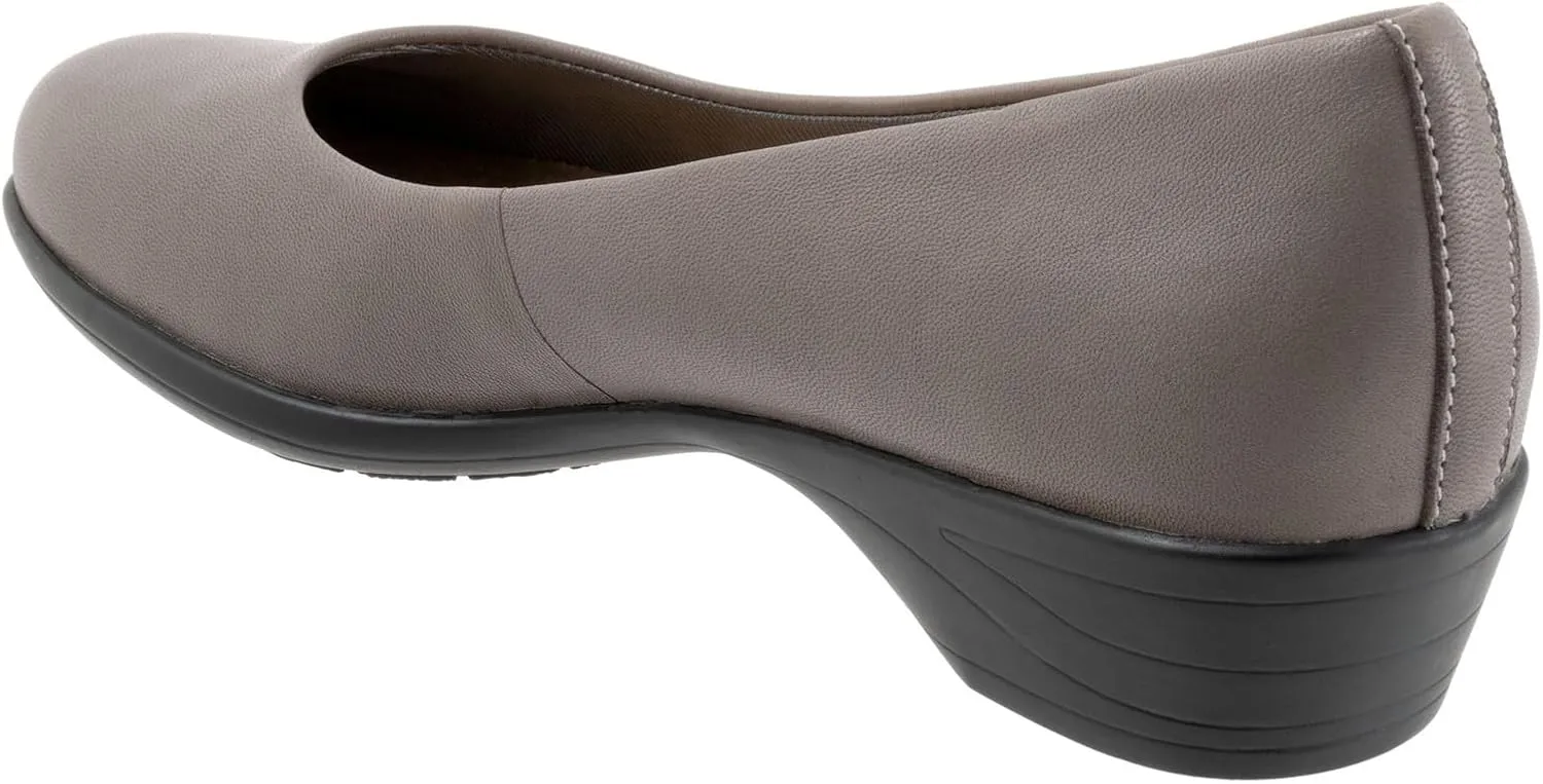 Trotters Women's Rozalin Loafer Flat