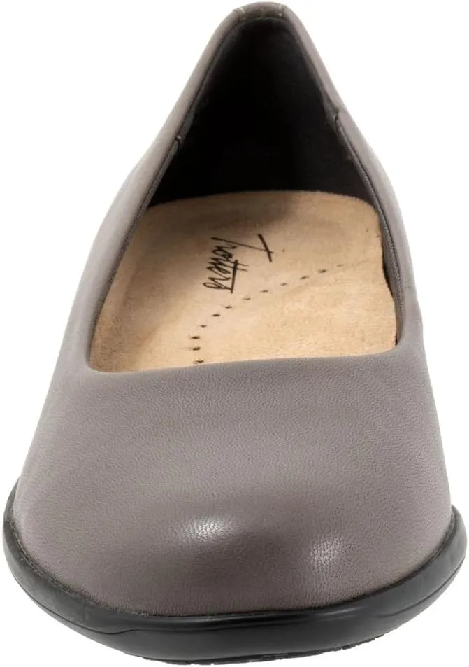 Trotters Women's Rozalin Loafer Flat