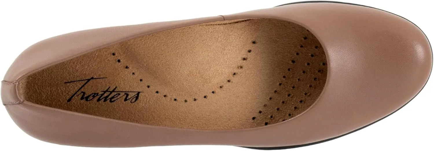 Trotters Women's Rozalin Loafer Flat
