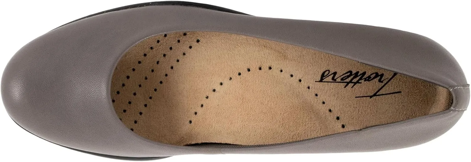 Trotters Women's Rozalin Loafer Flat