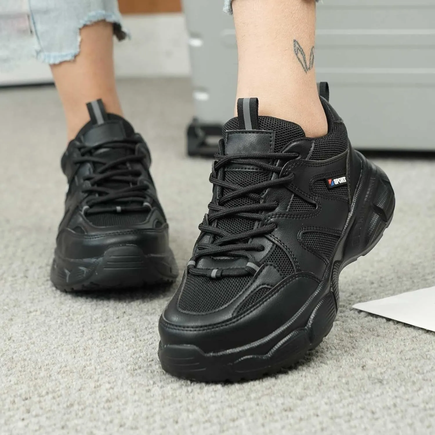 Women's Fashion Mesh Lace Up Velvet Thick Soled Labor Protective Shoes Boots Work Barefoot Shoes Youth
